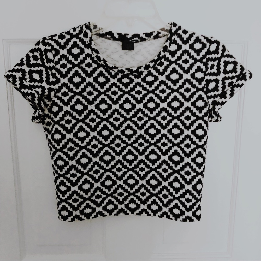 AQUA Crop Top Short Sleeve Black & White